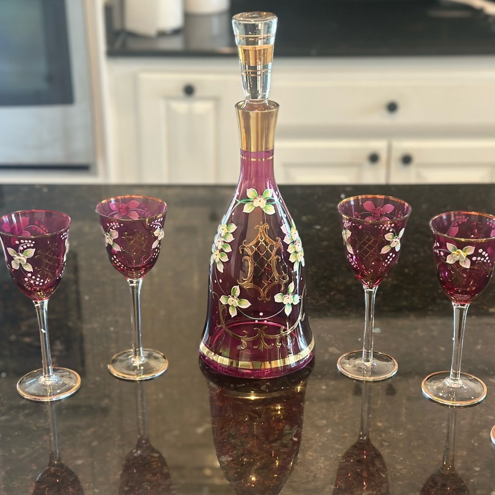 Set of 6 wine glasses and canister. New in box